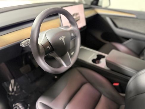 Used 2022 Tesla Model Y Long Range AWD/4WD image 19