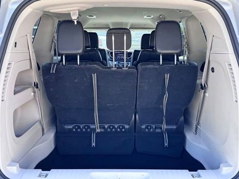 Used 2024 Chrysler Pacifica Touring-L FWD image 18