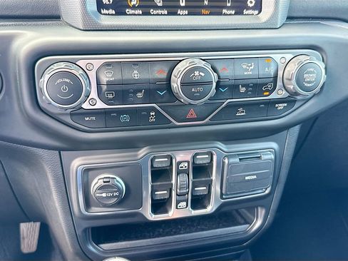 Used 2023 Jeep Wrangler Unlimited Sahara w/ Cold Weather Group image 17