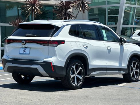 New 2026 Volkswagen Tiguan SE FWD image 5