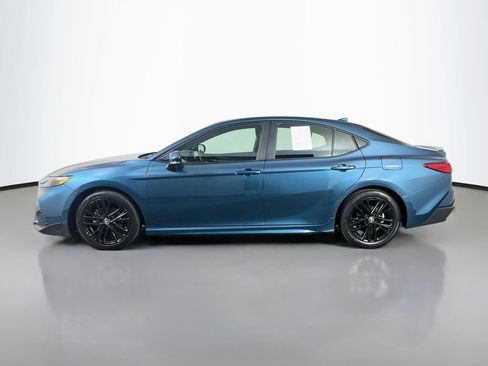 Used 2025 Toyota Camry SE FWD image 5