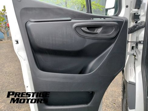 Used 2022 Mercedes-Benz Sprinter 2500 w/ Parking Package image 23