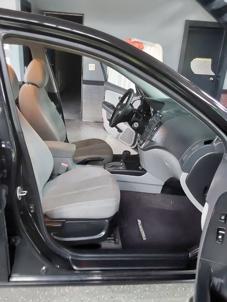 Used 2010 Hyundai Elantra GLS FWD image 12