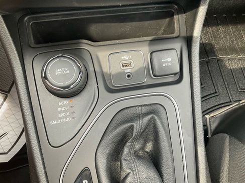 Used 2021 Jeep Cherokee Latitude Lux 80th Anniv w/ Quick Order Package 26U 80TH image 12