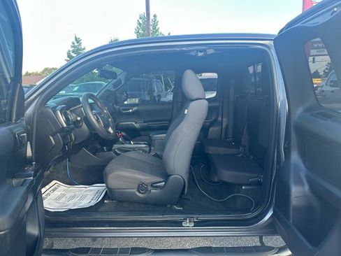 Used 2017 Toyota Tacoma TRD Off-Road w/ Tow Package AWD/4WD image 12
