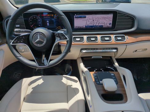 Certified 2025 Mercedes-Benz GLE 450e 4MATIC image 32