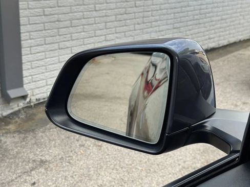 Used 2021 Tesla Model Y 2WD image 37