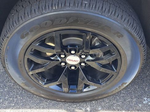 Used 2023 GMC Yukon SLT image 6