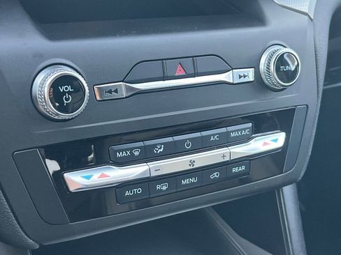 Certified 2020 Ford Explorer XLT w/ Equipment Group 202A image 23