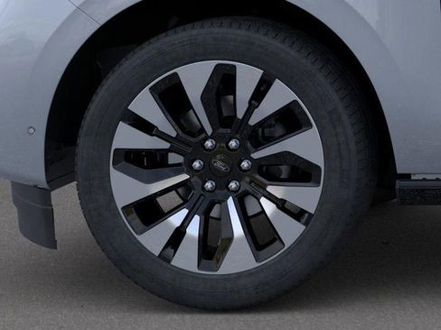 New 2025 Ford Expedition Platinum w/ Driver's Package image 19