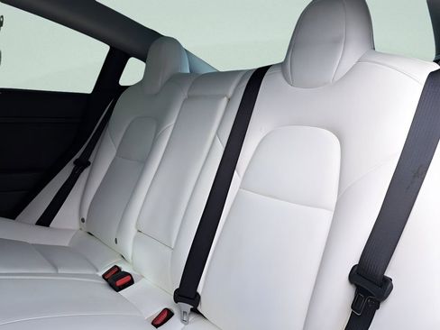 Used 2022 Tesla Model 3 Long Range image 9