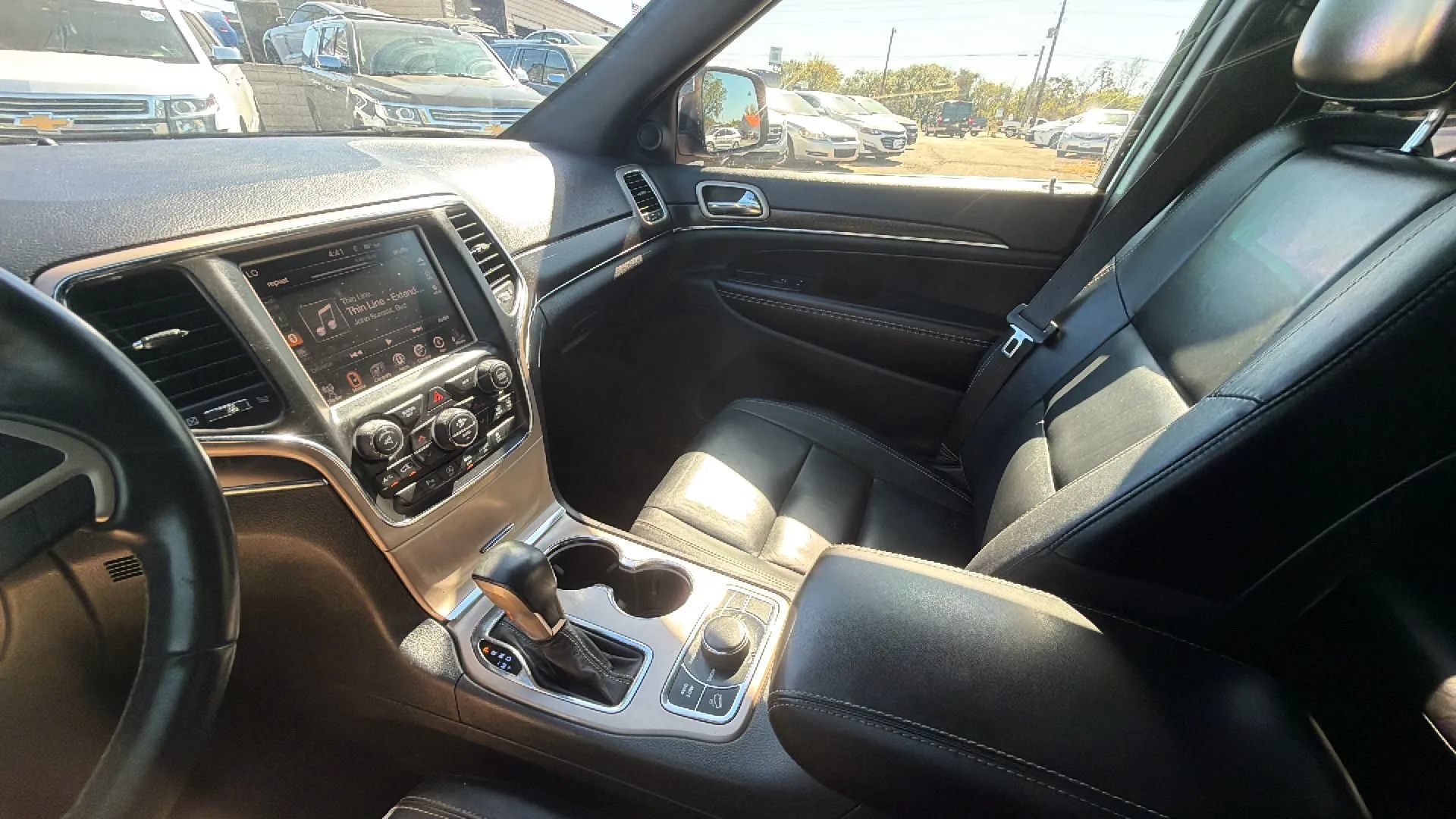 Used 2017 Jeep Grand Cherokee Limited AWD/4WD image 11
