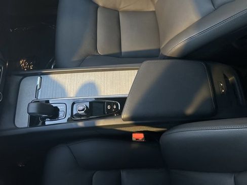 Certified 2025 Volvo XC60 B5 Plus image 26