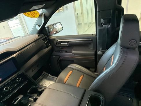Used 2025 GMC Sierra 1500 AT4 w/ Technology Package AWD/4WD image 33