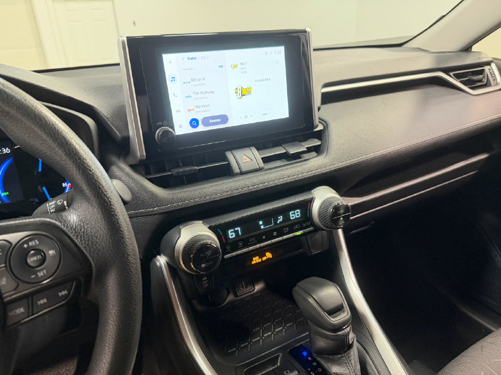 Used 2025 Toyota RAV4 XLE AWD/4WD image 78