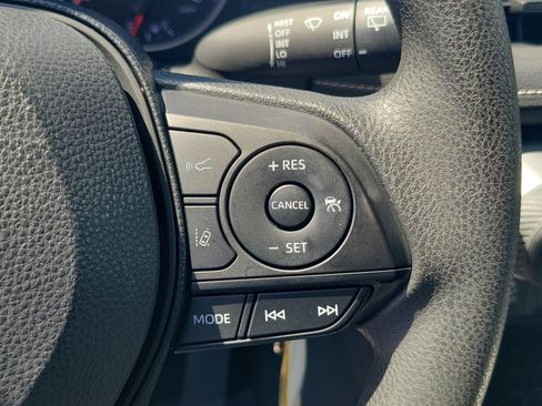 Used 2019 Toyota RAV4 LE FWD image 21