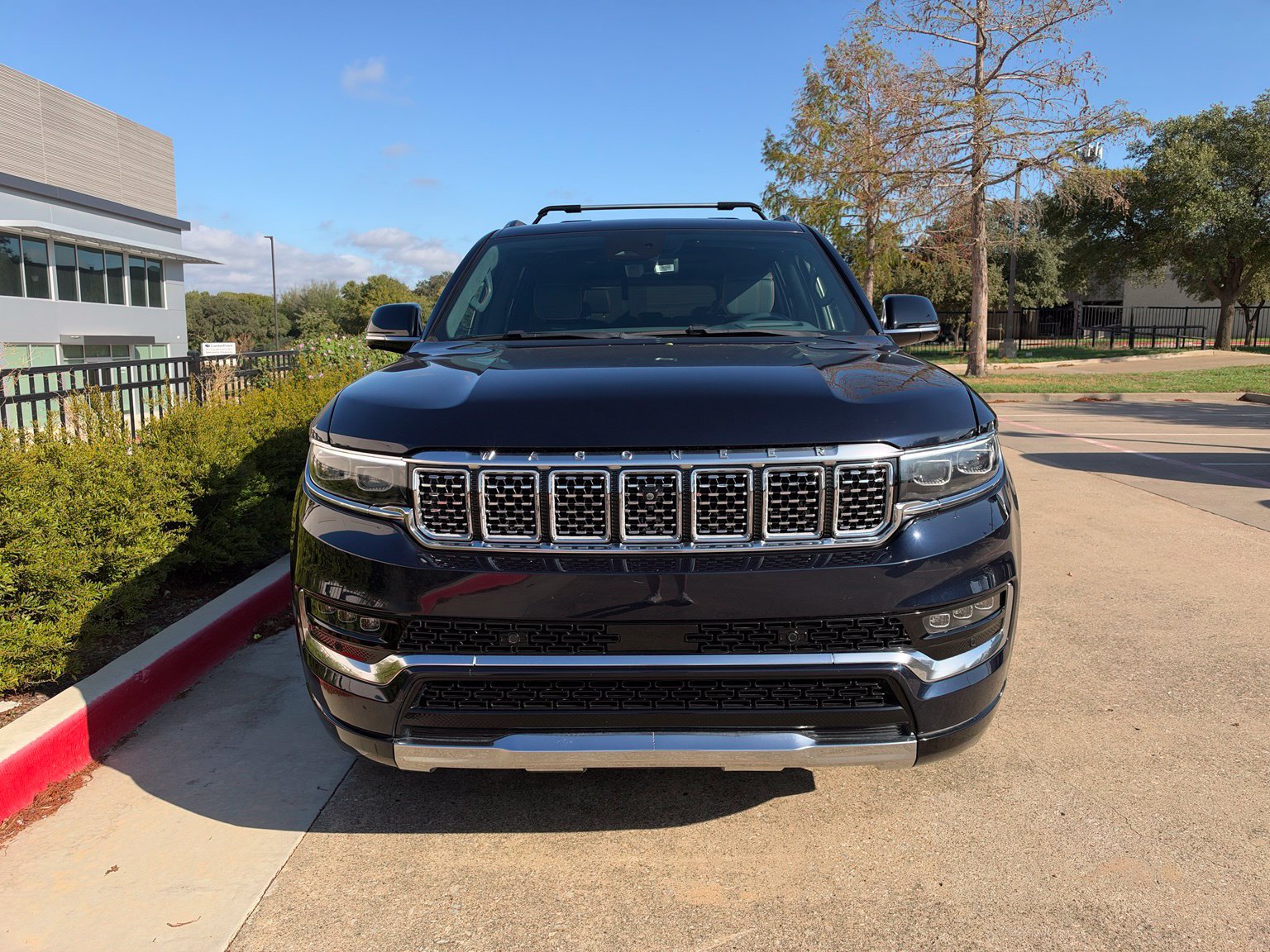 Used 2023 Jeep Grand Wagoneer L Series II w/ Premium Group II AWD/4WD image 2