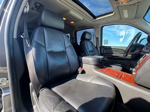 Used 2009 Chevrolet Suburban LTZ image 36