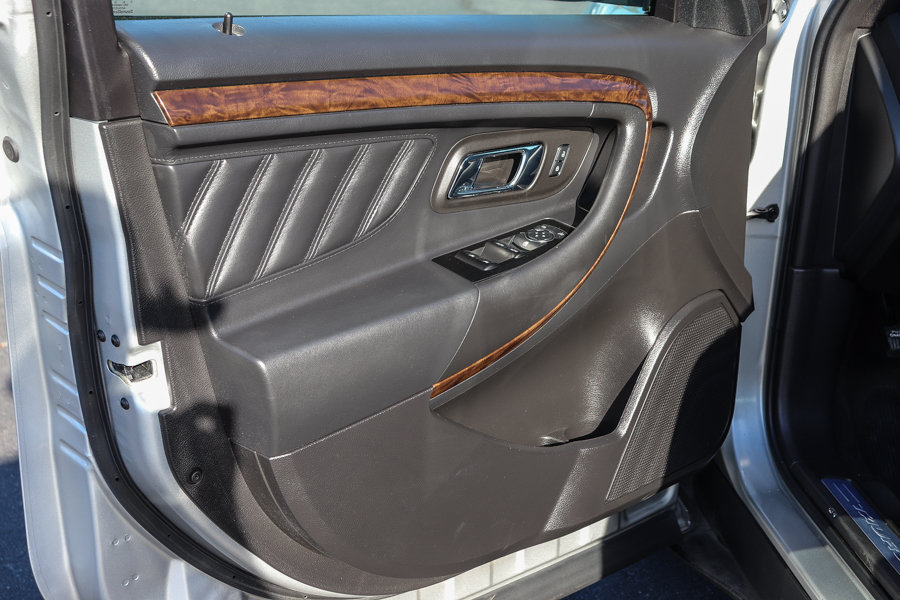 Used 2014 Ford Taurus Limited w/ Equipment Group 301A FWD image 22