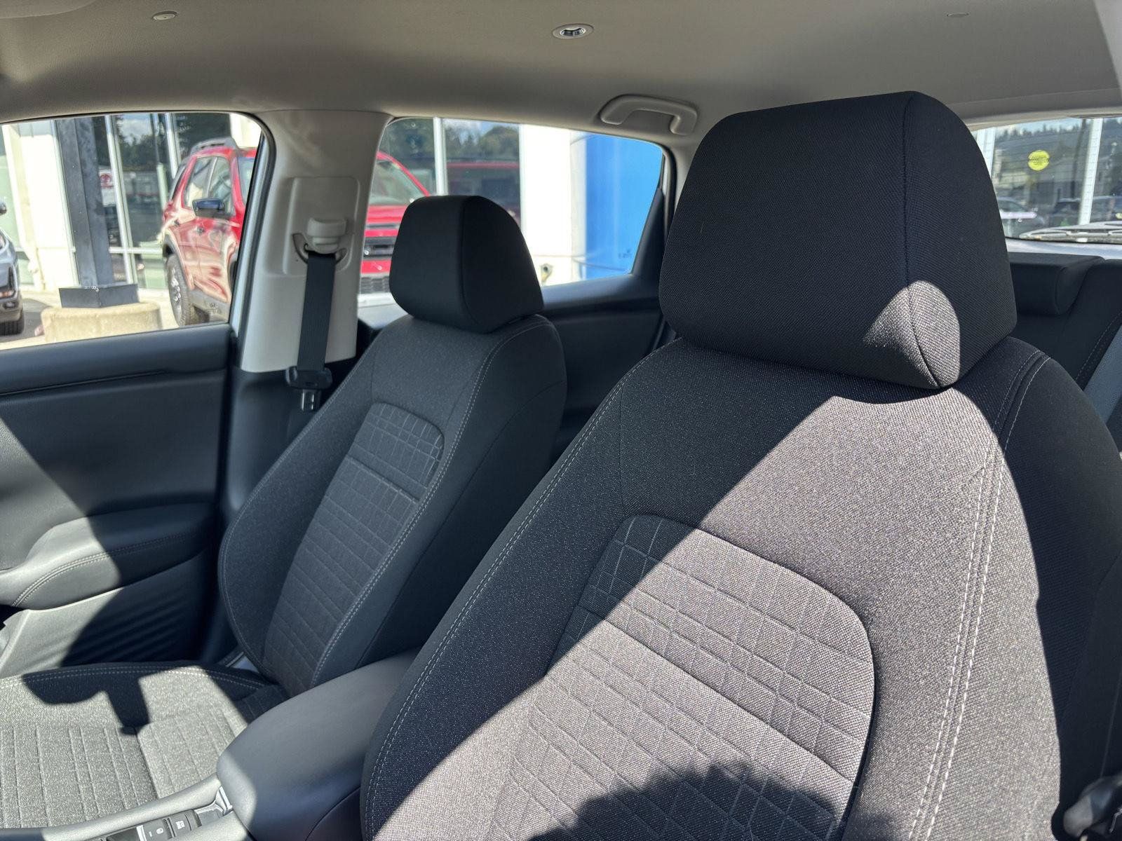 Used 2025 Honda HR-V LX image 8