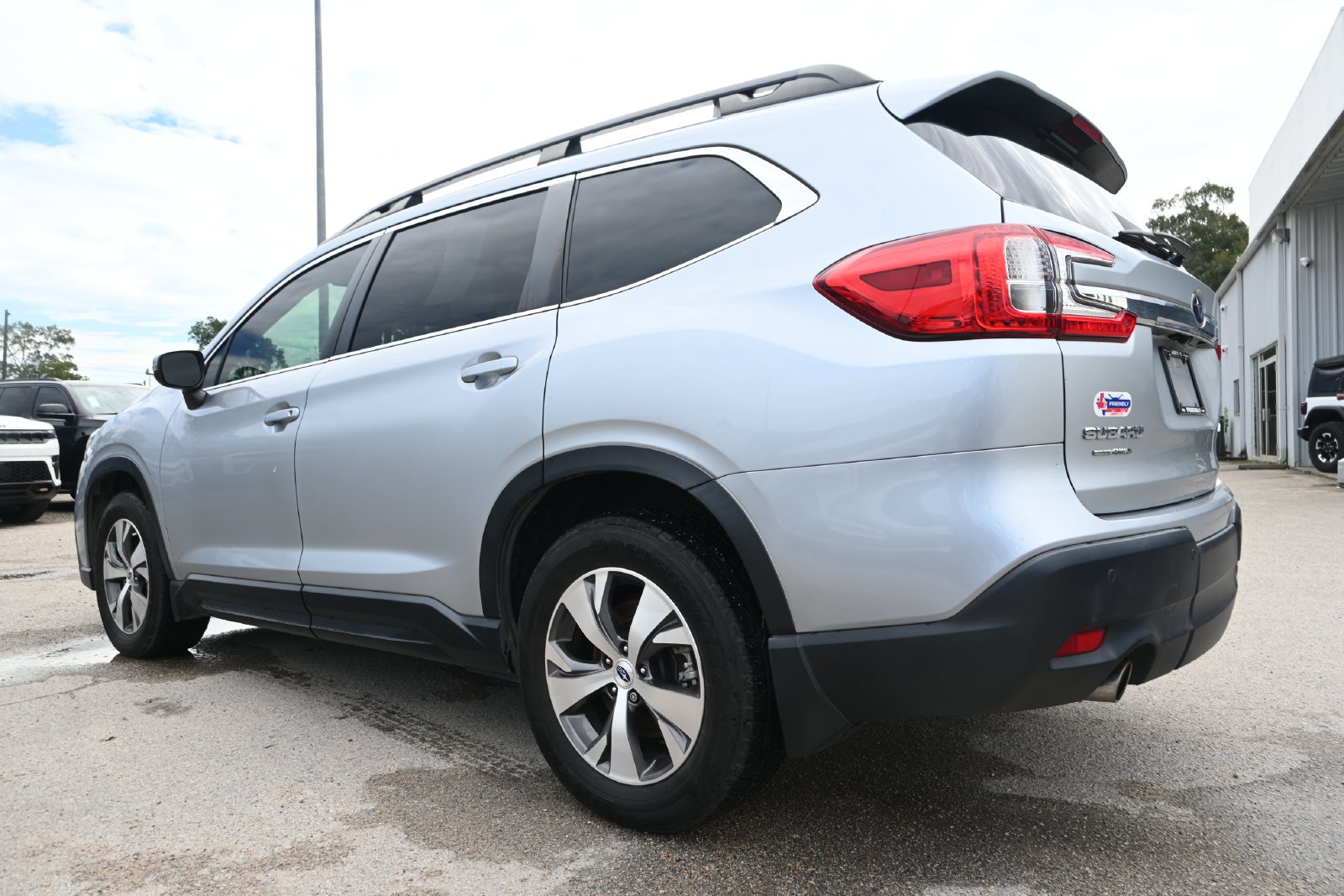 Used 2023 Subaru Ascent Premium w/ Convenience Package AWD/4WD image 4