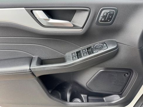 Used 2023 Ford Escape Platinum w/ Premium Technology Package AWD/4WD image 17