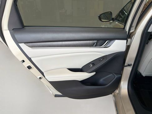 Used 2019 Honda Accord Touring image 26