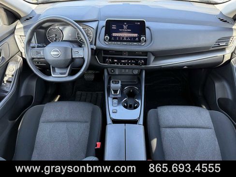 Used 2025 Nissan Rogue SV image 14