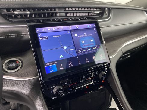 Used 2023 Jeep Grand Cherokee Limited image 30