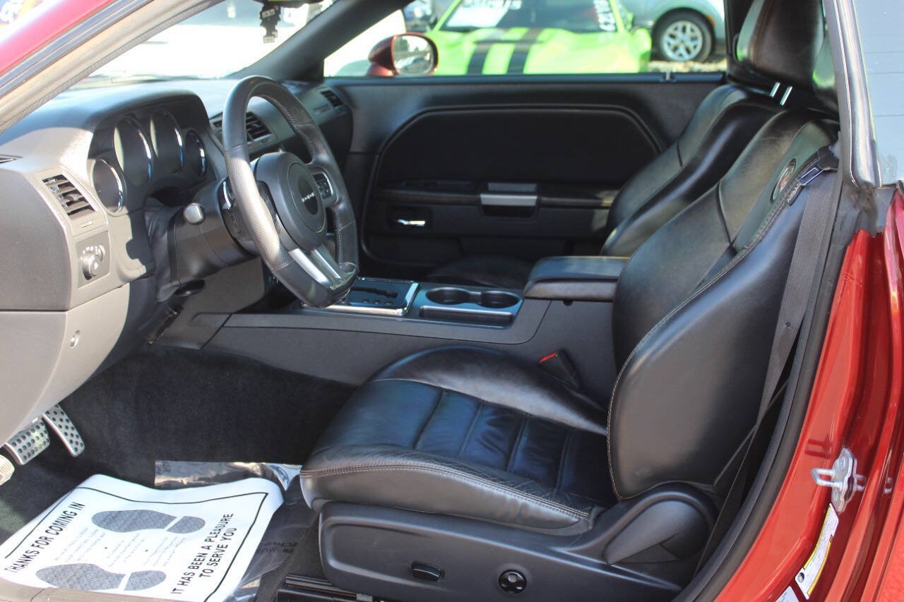 Used 2014 Dodge Challenger SXT RWD image 12