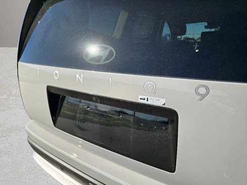 New 2026 Hyundai Ioniq 9 SEL image 9