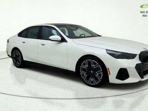 Used 2024 BMW i5 eDrive40i w/ Executive Package RWD image 3