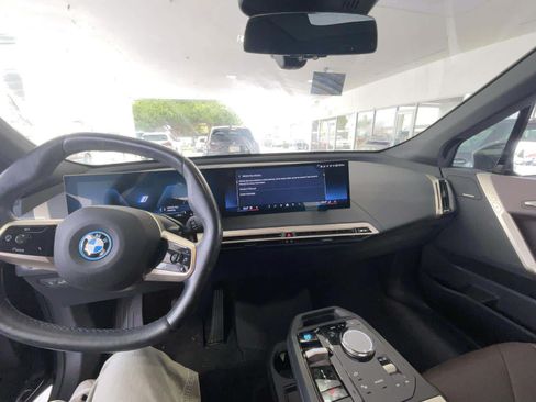 Used 2024 BMW iX xDrive50 w/ Sport Package AWD/4WD image 7