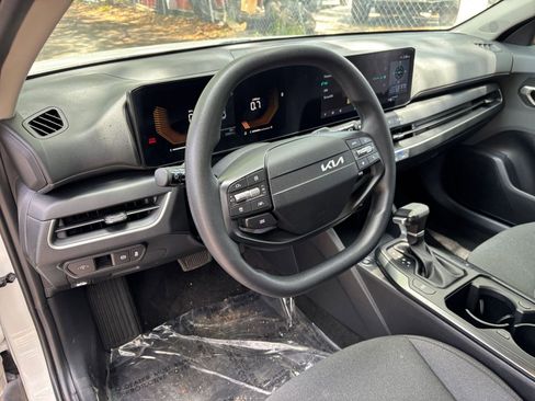 Used 2025 Kia K4 FWD image 63