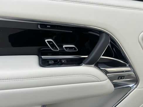 Used 2024 Land Rover Range Rover Long Wheelbase SE image 28