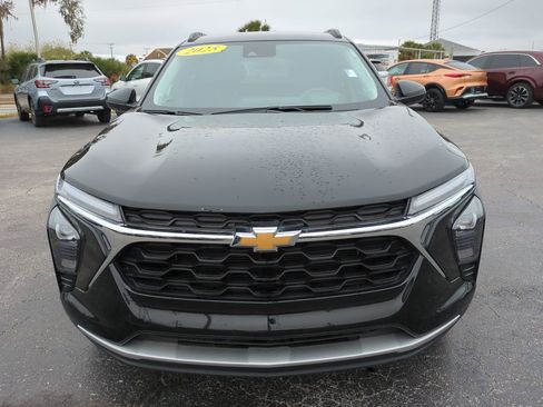 Used 2025 Chevrolet Trax LT w/ Driver Confidence Package FWD image 9