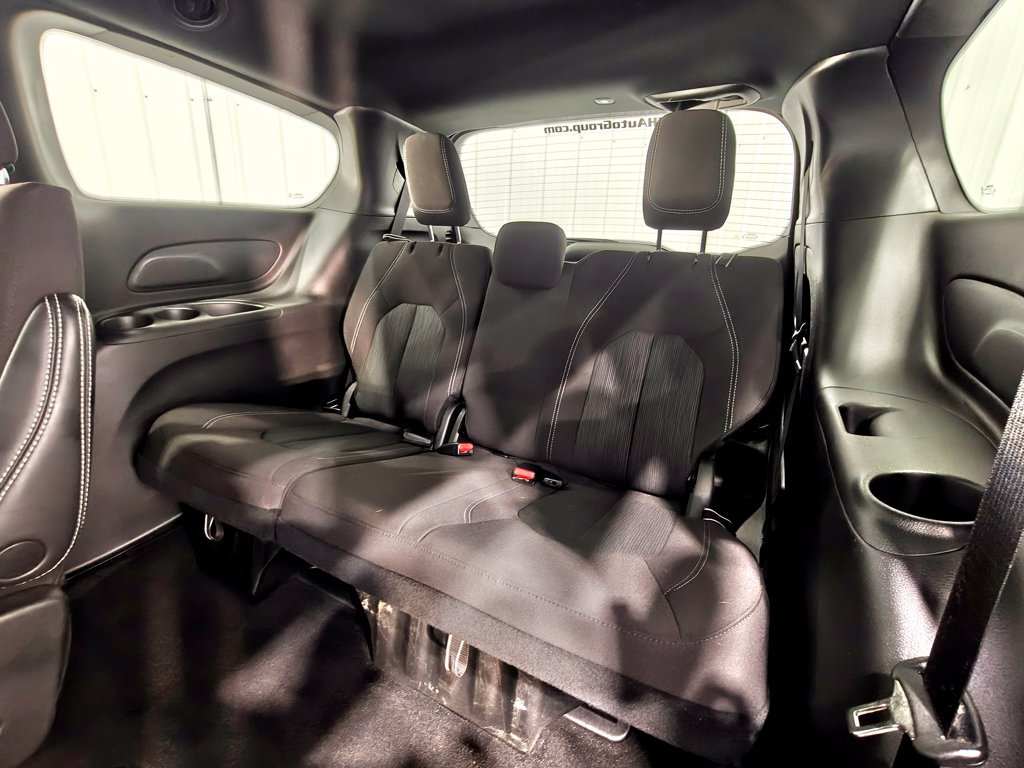 Used 2023 Chrysler Pacifica Touring FWD image 26