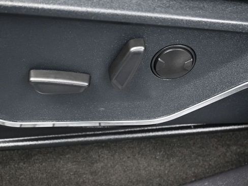 Used 2023 Ford F150 Lariat image 11