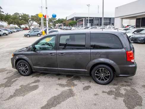 Used 2018 Dodge Grand Caravan SE image 10