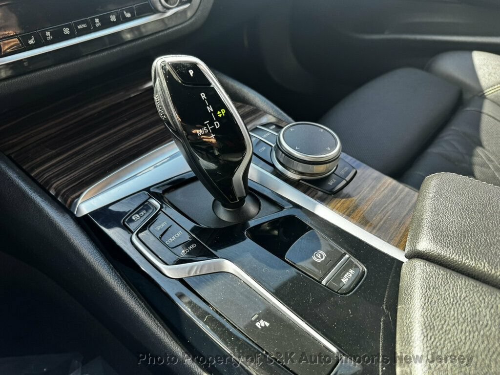 Used 2021 BMW 530i w/ Convenience Package RWD image 29