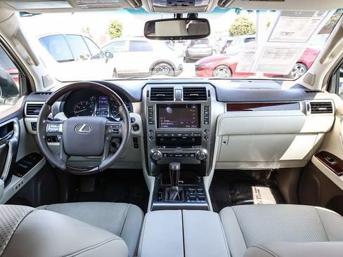 Used 2018 Lexus GX 460 Luxury w/ Preferred Accessory Package AWD/4WD image 13