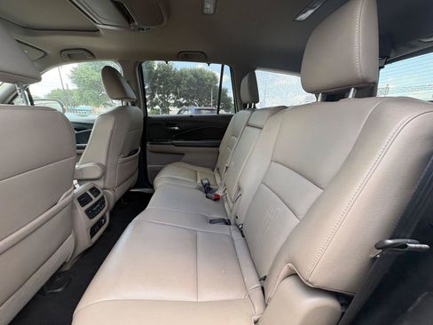 Used 2019 Honda Pilot Touring image 11