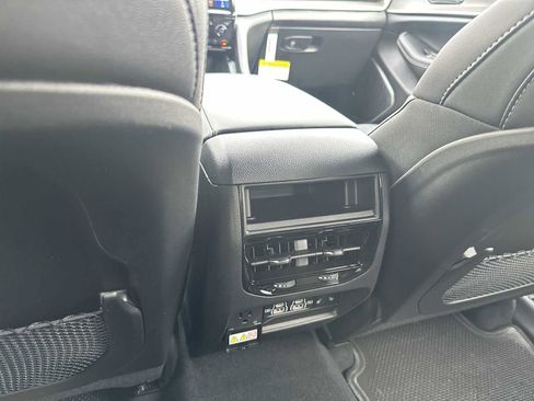 New 2025 Jeep Grand Cherokee Limited w/ Luxury Tech Group II image 22