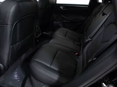 Certified 2026 Porsche Macan AWD/4WD image 35
