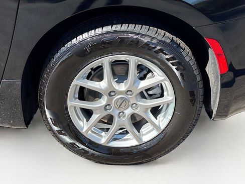 Used 2025 Chrysler Pacifica Select FWD image 30