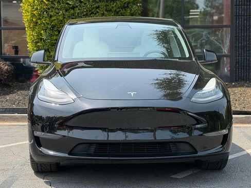 Used 2021 Tesla Model Y Long Range image 3