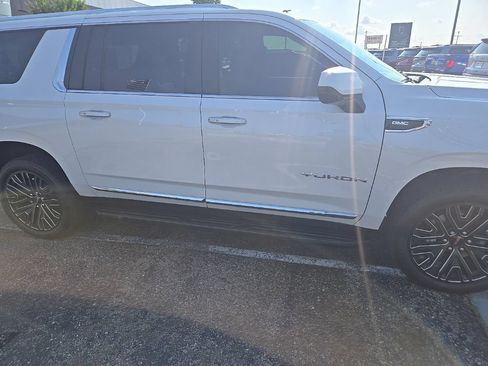 Certified 2023 GMC Yukon XL SLT AWD/4WD image 11