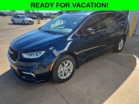 Used 2025 Chrysler Pacifica Select FWD image 1