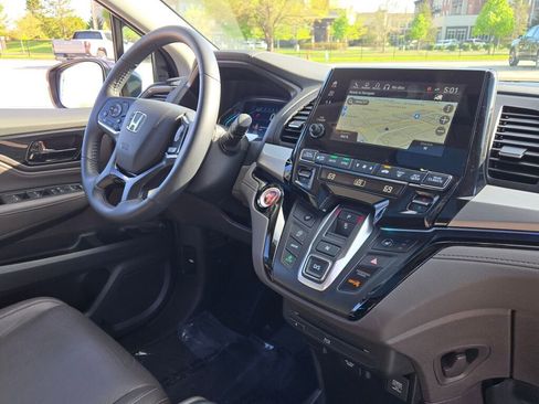 Used 2023 Honda Odyssey Touring image 7