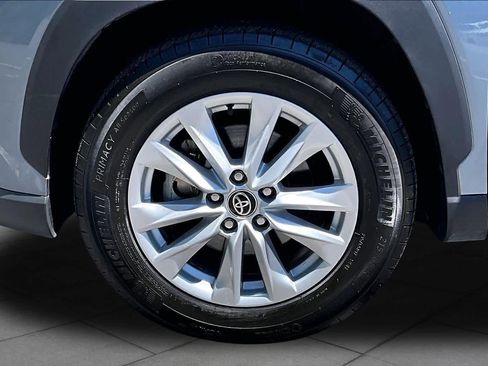 Used 2023 Toyota Corolla Cross LE FWD image 11